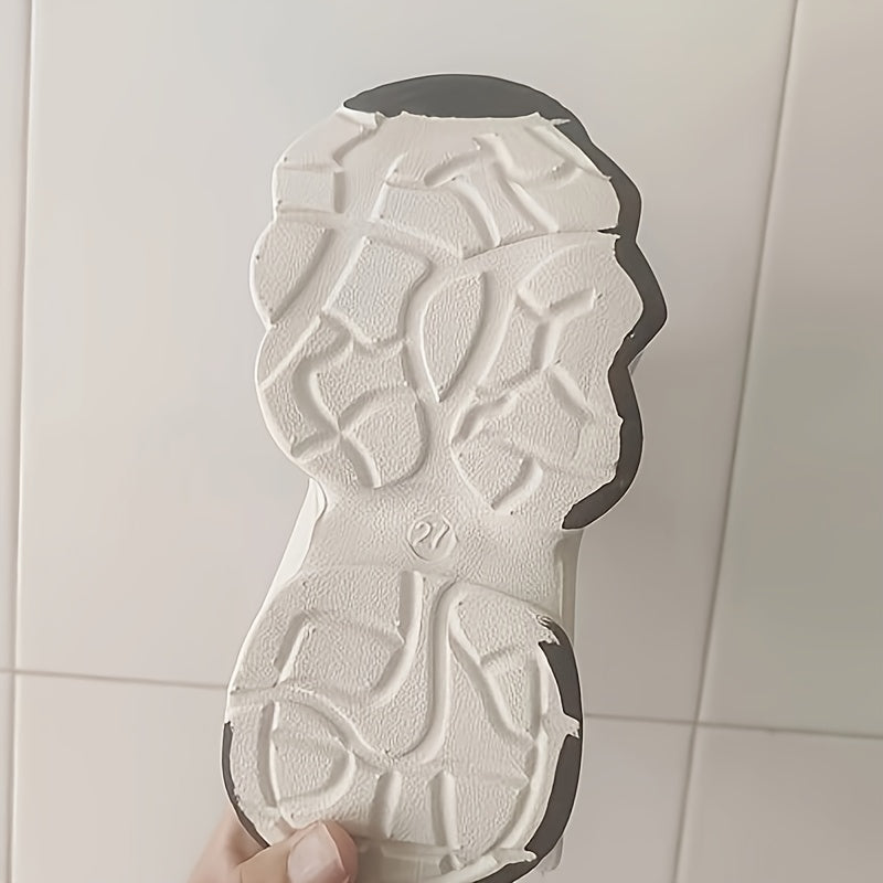 Zapatilla deportiva ligera y transpirable con cordones y diseño moderno para niños vista trasera