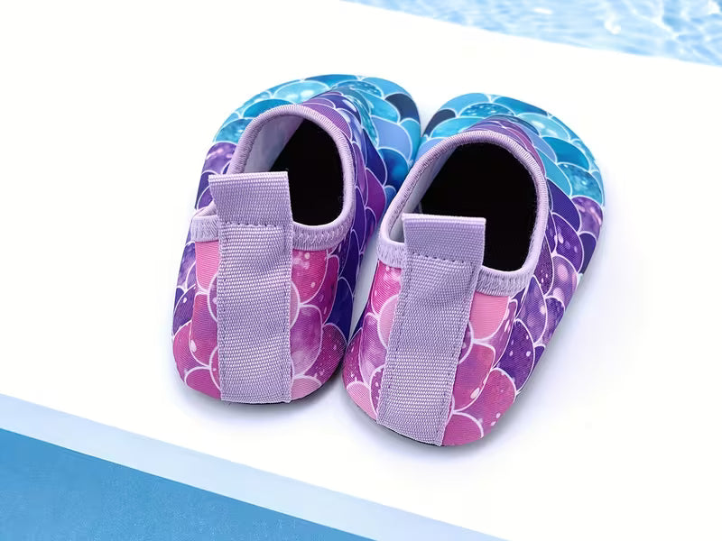 Zapatos de agua con escamas de sirena para pequeñas exploradoras