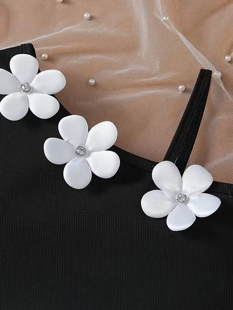 Conjunto de niña con top de espalda cruzada y shorts con flores 3D