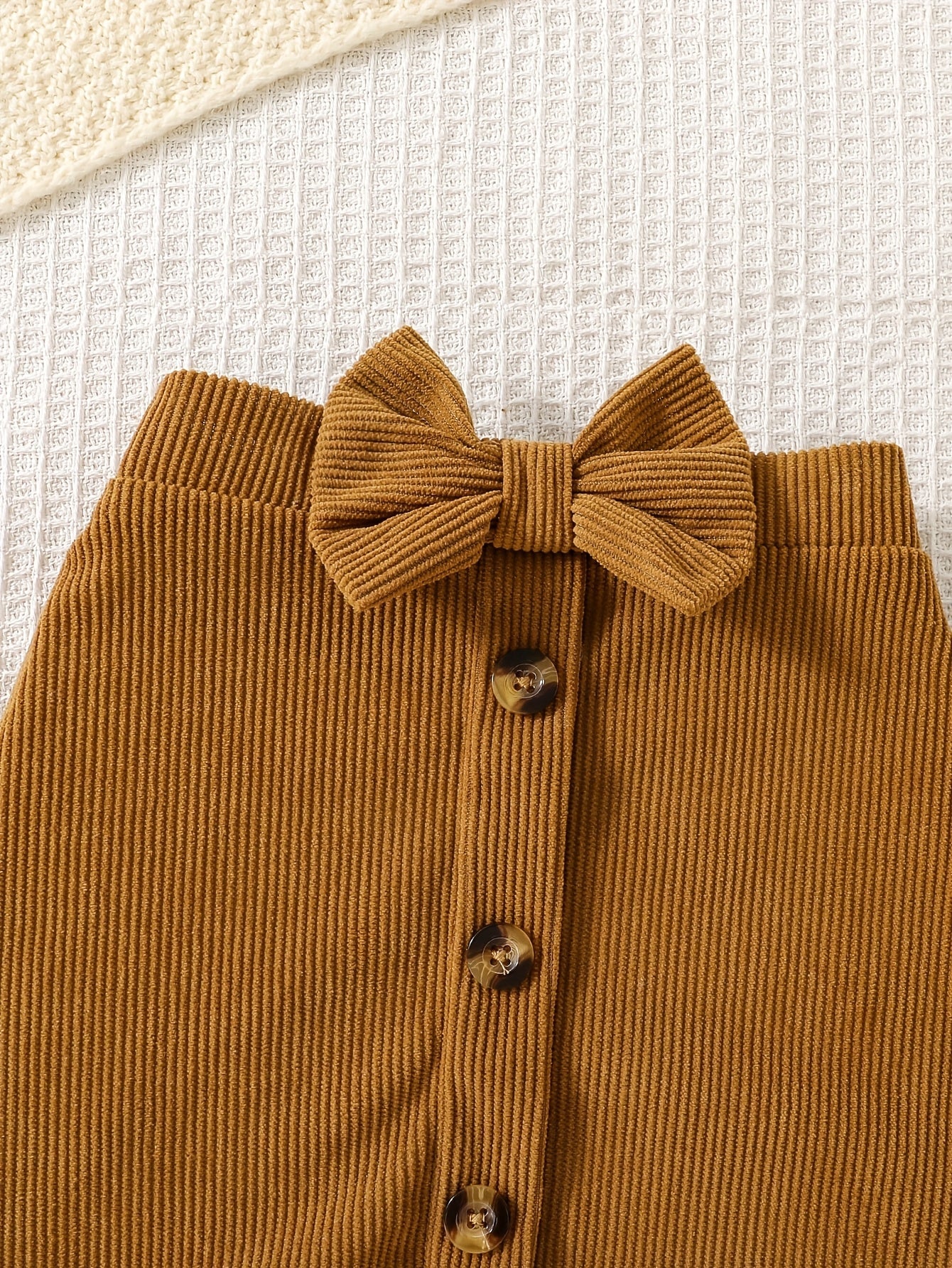 Conjunto de 2 piezas: blusa blanca con volantes y falda de pana con lazo 🤍🎀