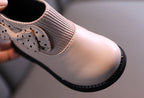Zapato elegante para niñas con diseño moderno y lazo lateral con lunares en España