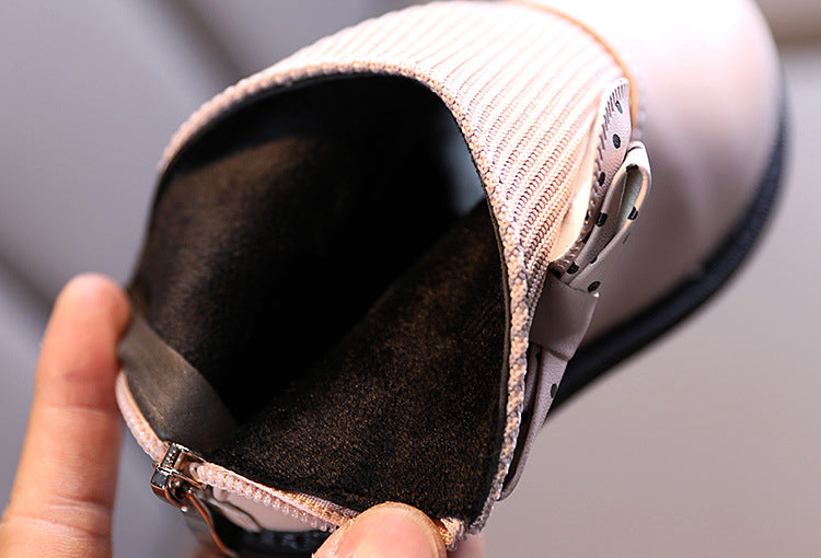 Zapato elegante para niñas con diseño moderno y lazo lateral con lunares en España