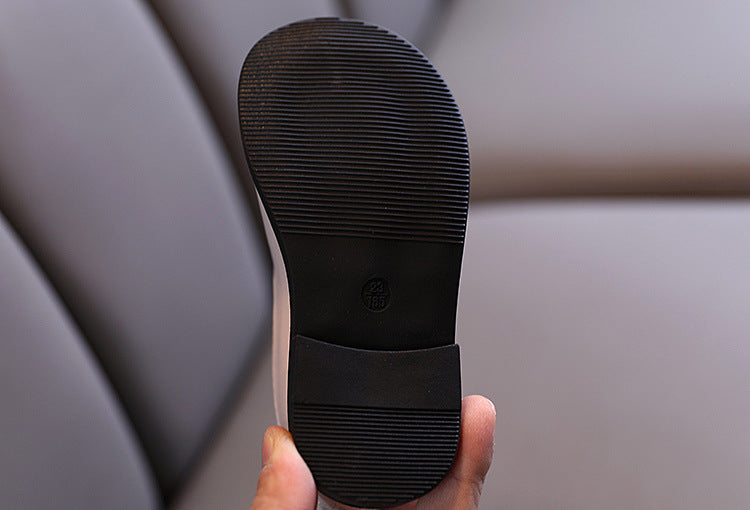 Zapato elegante para niñas con diseño moderno y lazo lateral con lunares en España