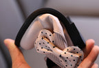 Zapato elegante para niñas con diseño moderno y lazo lateral con lunares en España