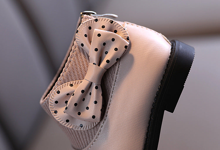 Zapato elegante para niñas con diseño moderno y lazo lateral con lunares en España