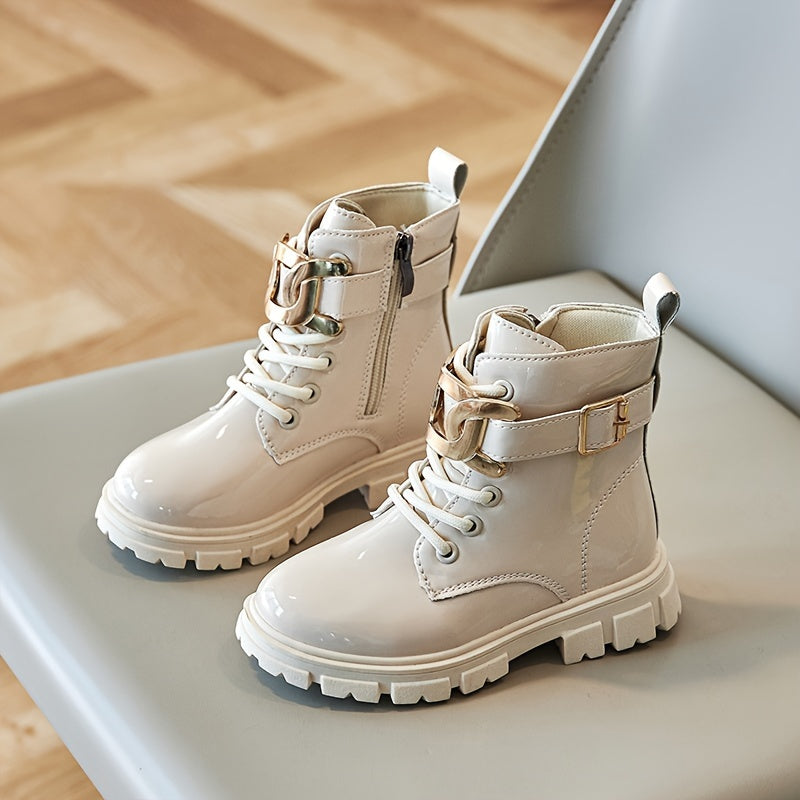 Botas de Charol con Cadena Dorada