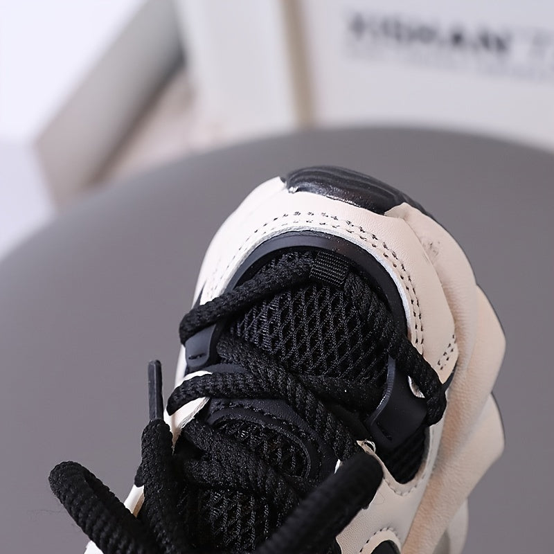Zapatilla deportiva ligera y transpirable con cordones y diseño moderno para niños vista completa