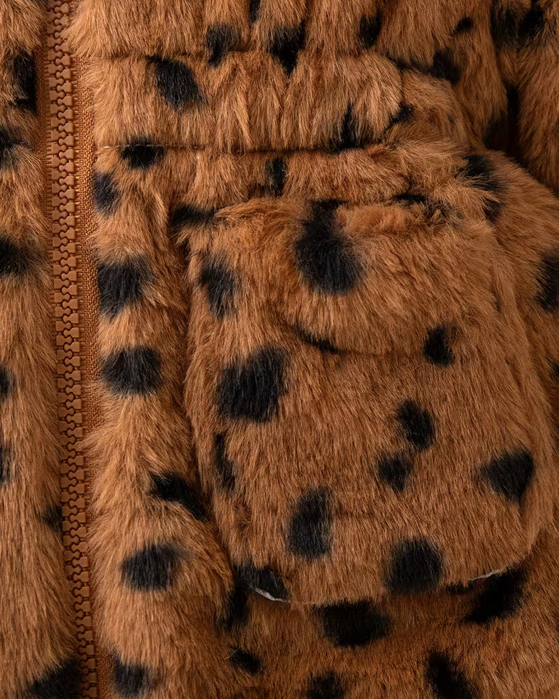 Abrigo niña invierno de pelo sintético con estampado de leopardo y capucha con orejitas en España