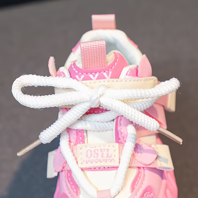 Zapato rosa con diseño deportivo moderno para niñas en España