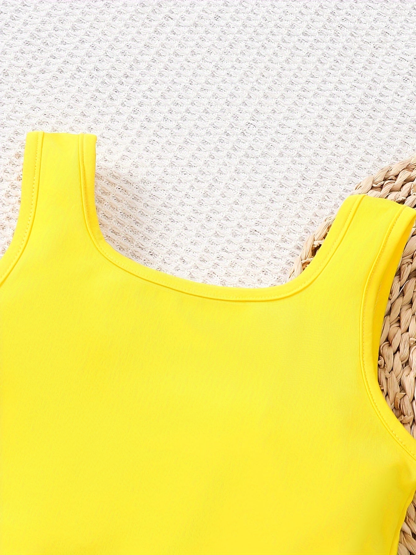 Conjunto de Verano para Niña: Top Amarillo y Falda Floral