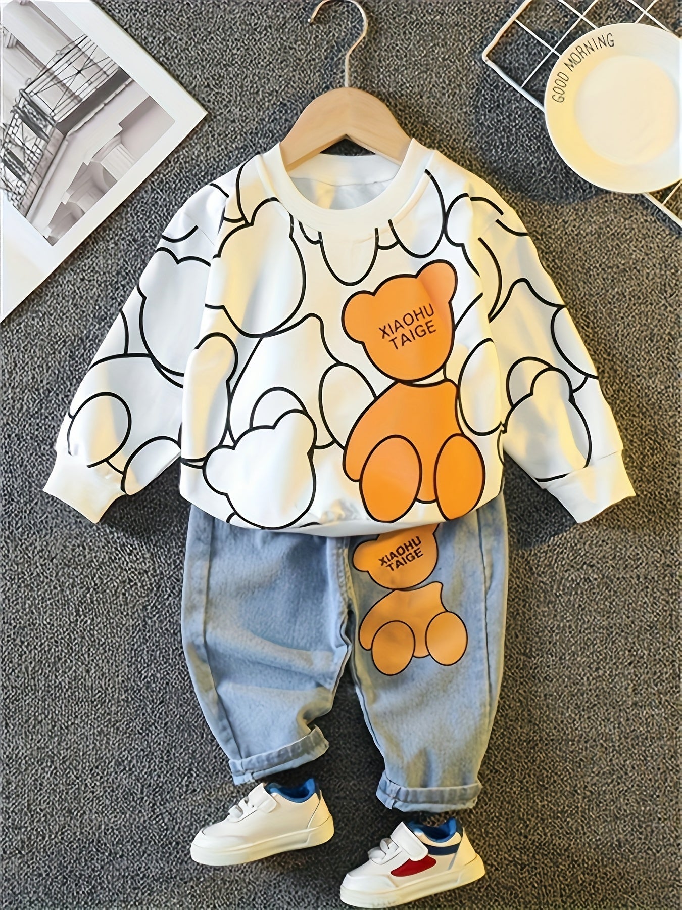 Conjunto de Oso Travieso con Vaqueros Anchos