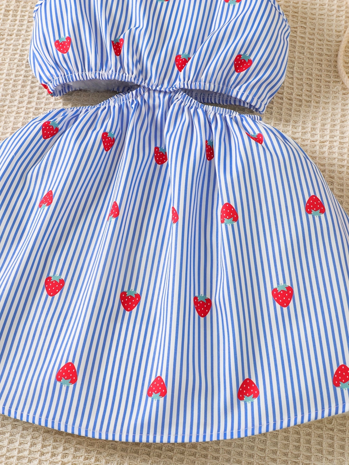 Vestido de Rayas y Fresas