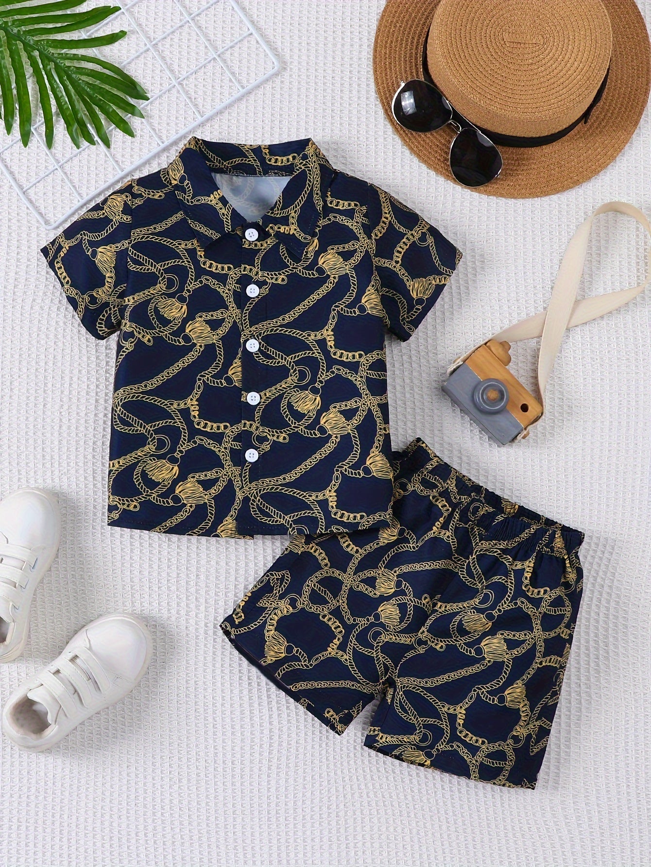 Conjunto Playero con Estampado de Cadenas para Niño.