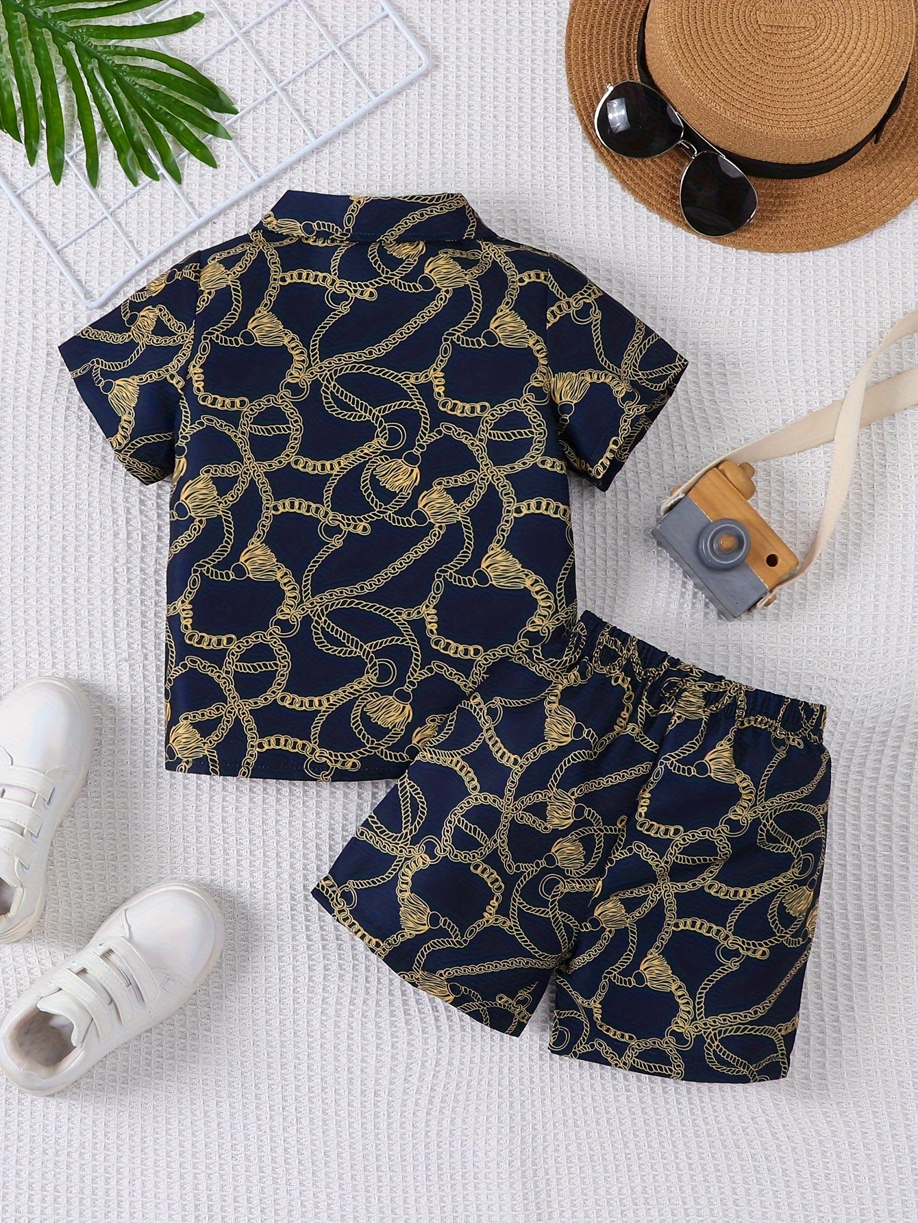 Conjunto Playero con Estampado de Cadenas para Niño.