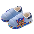Pantuflas de invierno suaves con forro de piel cálida y diseño de dibujos animados en 3D vista lateral