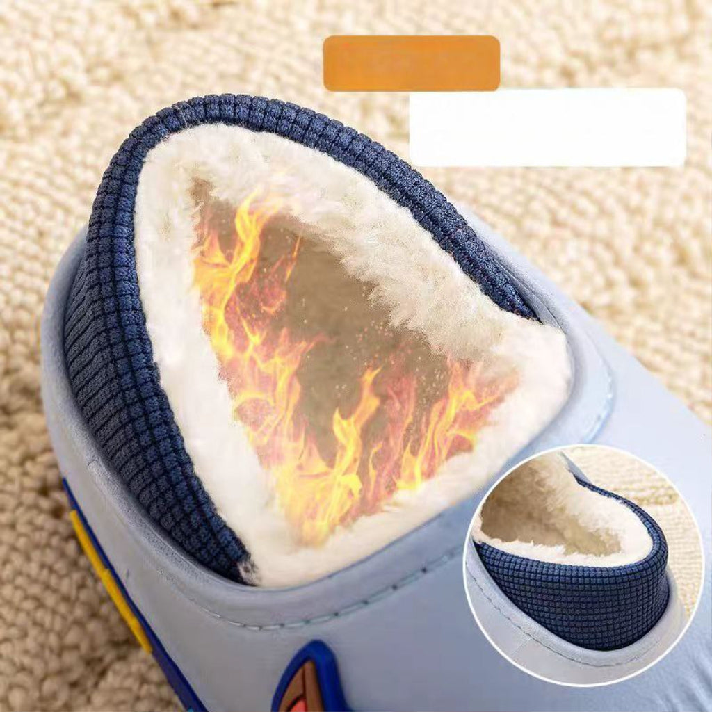 Pantuflas de invierno suaves con forro de piel cálida y diseño de dibujos animados en 3D detalle diseño