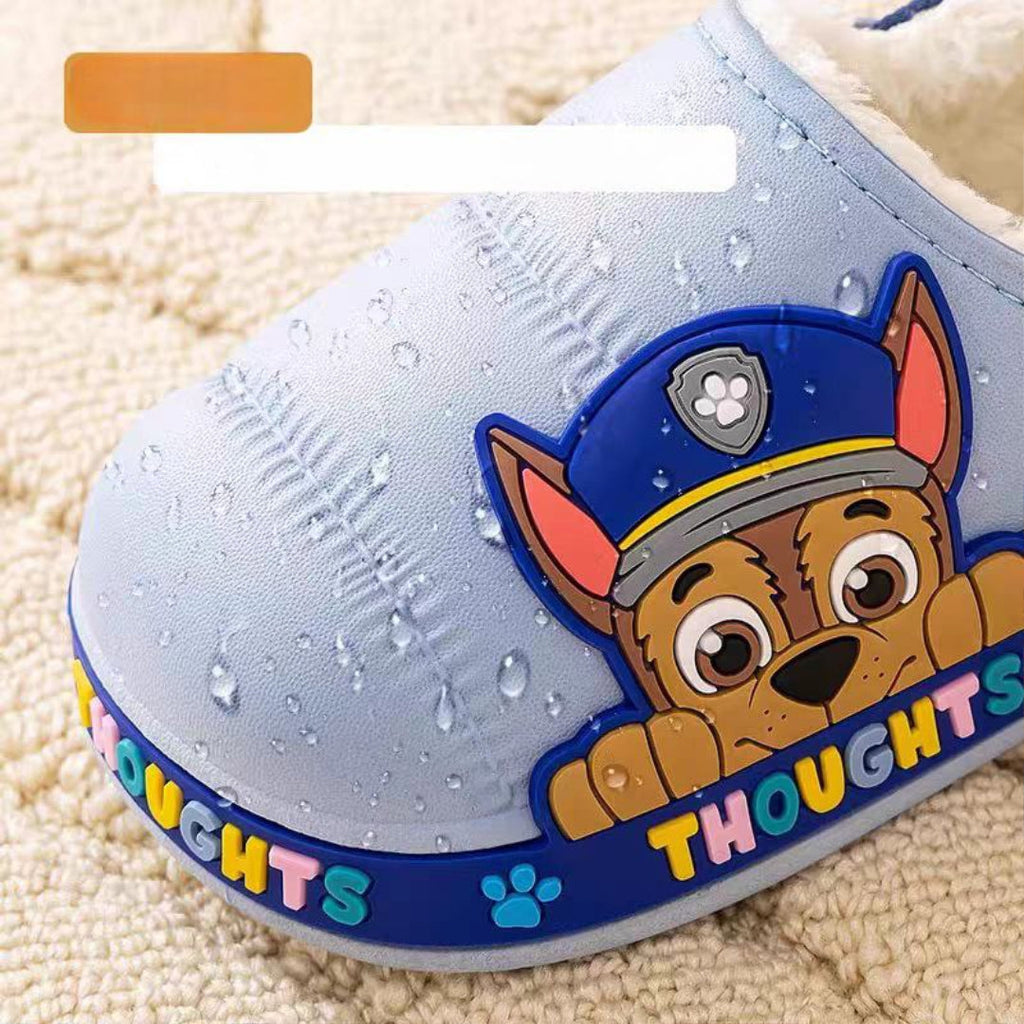 Pantuflas de invierno suaves con forro de piel cálida y diseño de dibujos animados en 3D detalle diseño