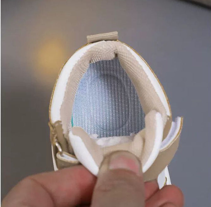 Zapatillas deportivas de diseño de goma con interior acolchado y cálido detalle interior