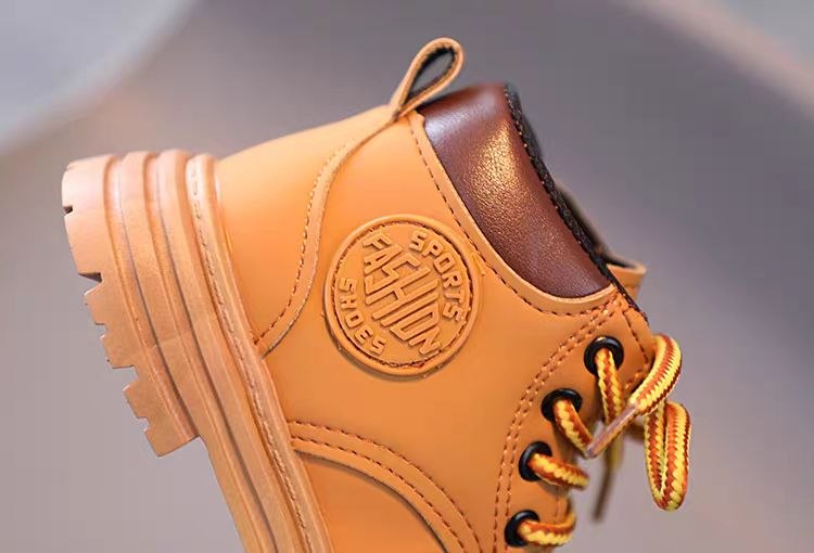 Botas para niños con forro interior cálido y suave y diseño moderno en España