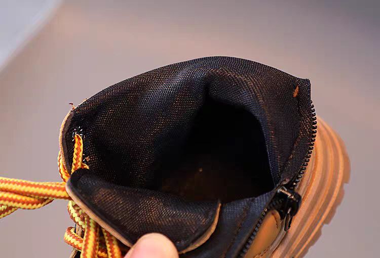 Botas para niños con forro interior cálido y suave y diseño moderno en España
