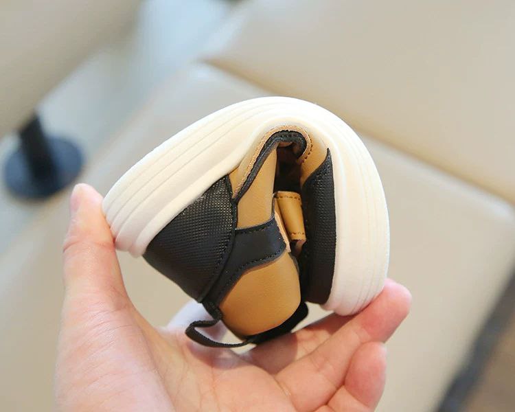 Zapatillas deportivas modernas para niños en España