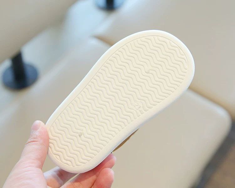 Zapatillas deportivas modernas para niños en España