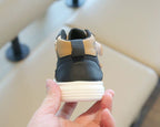 Zapatillas deportivas modernas para niños en España