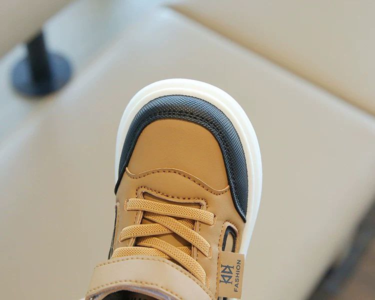 Zapatillas deportivas modernas para niños en España