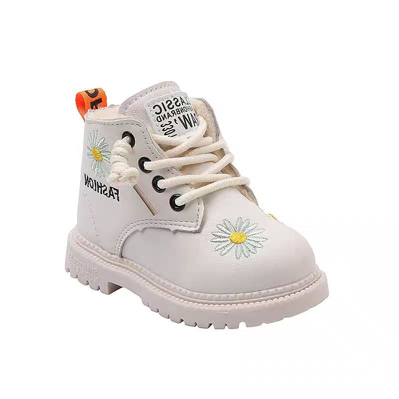 Bota de invierno con diseño moderno y atractivo bordado floral en España