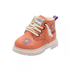 Bota de invierno con diseño moderno y atractivo bordado floral en España
