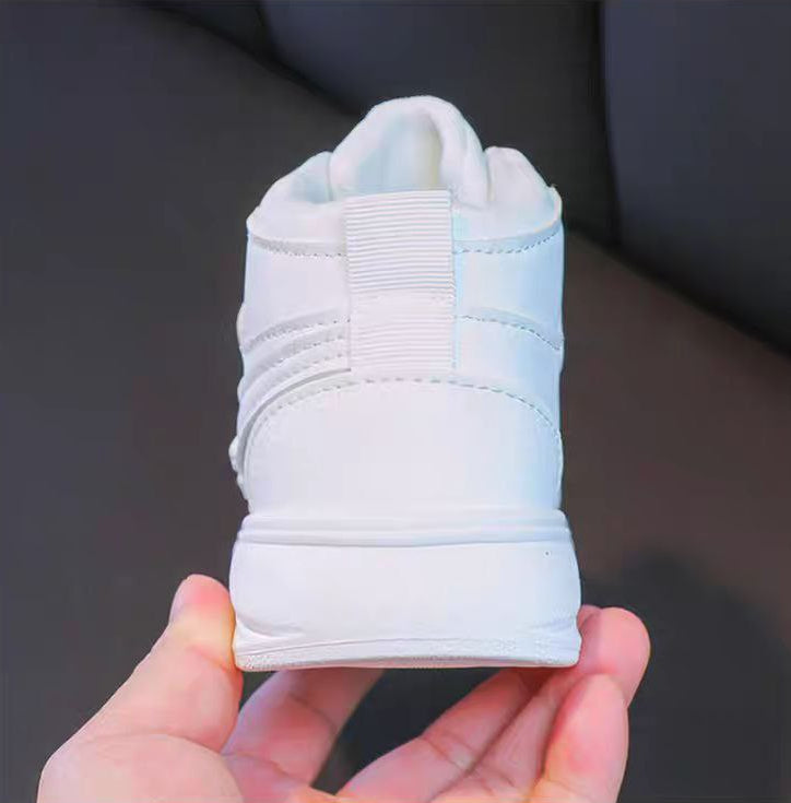 Zapatillas deportivas modernas para niños en España