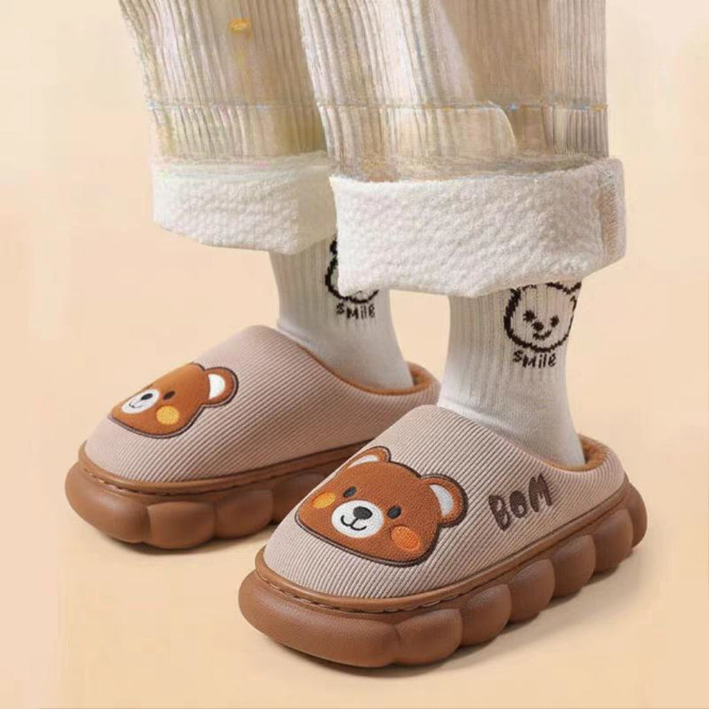 Pantuflas de invierno cálidas con diseño de caricatura en España