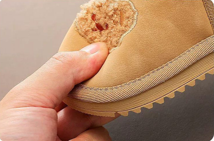 Bota de invierno con diseño adorable decorada con cara de osito en España