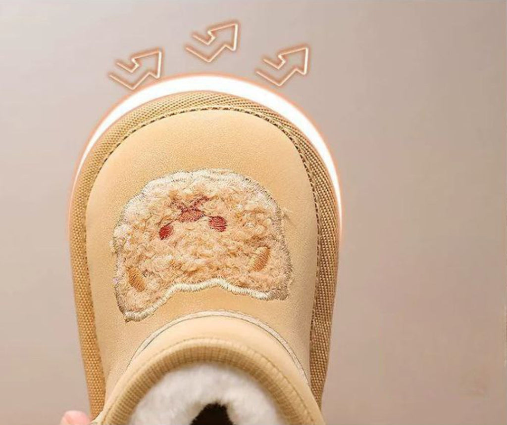 Bota de invierno con diseño adorable decorada con cara de osito en España
