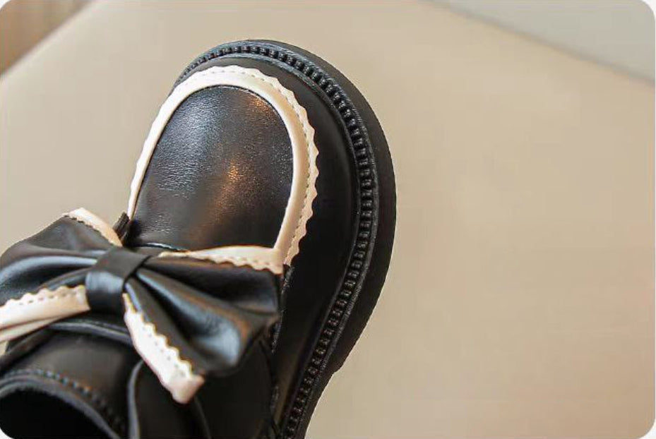 Zapato de invierno elegante con un lazo lujoso en España