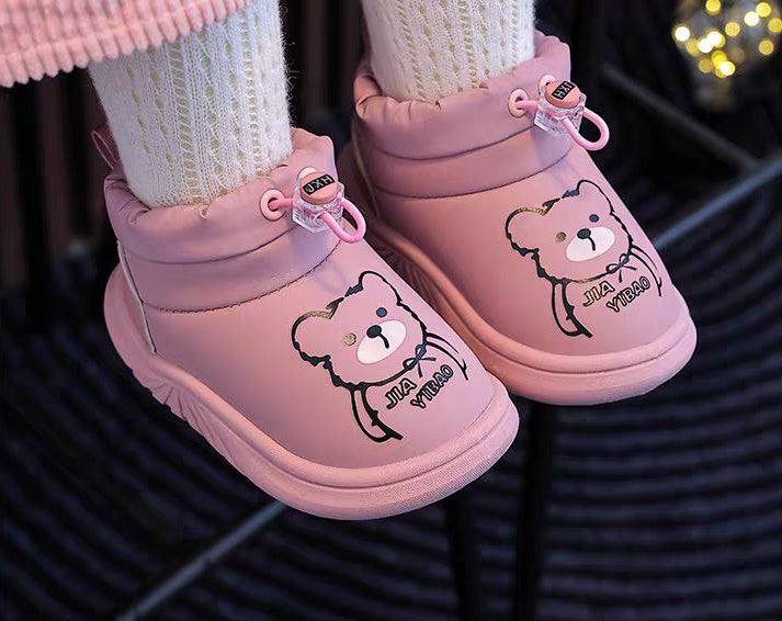 Zapato de invierno con diseño de oso en España