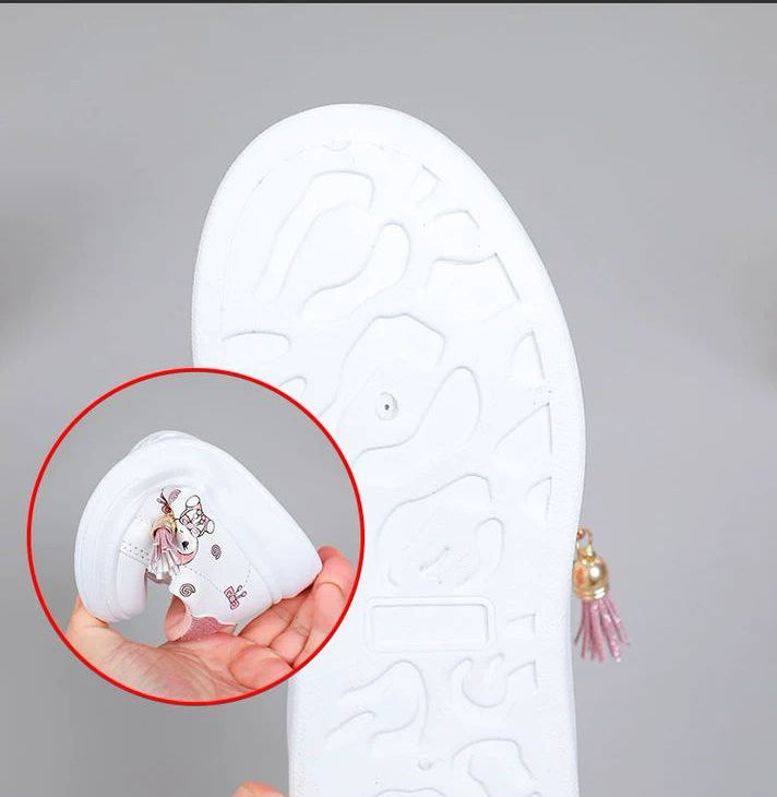 Zapato rosa encantador para niña con diseño de dibujos animados