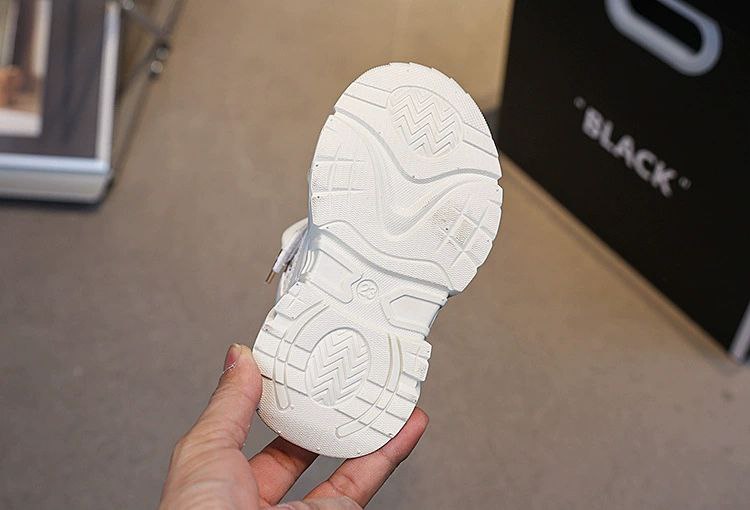 Zapatillas cálidas con diseño moderno para niños en España