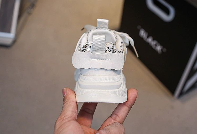 Zapatillas cálidas con diseño moderno para niños en España