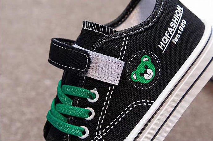 Zapato infantil con diseño atractivo y estampado de oso en España