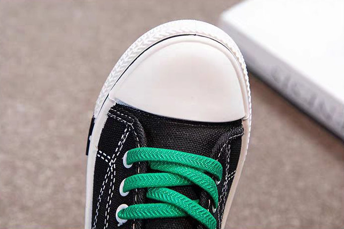 Zapato infantil con diseño atractivo y estampado de oso en España