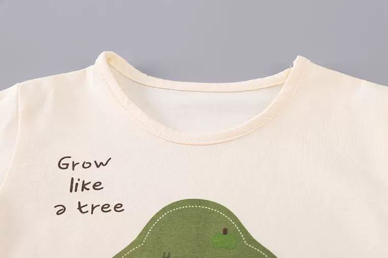 Conjunto niño 3 piezas: camisa de botones, camiseta interior y pantalón verde de algodón en España