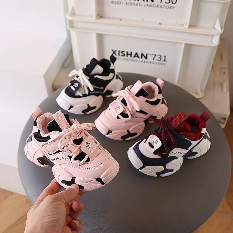 Zapato con diseño deportivo moderno