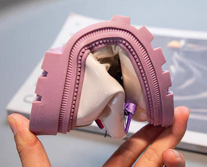 Bota de invierno para niña con diseño moderno y brillante