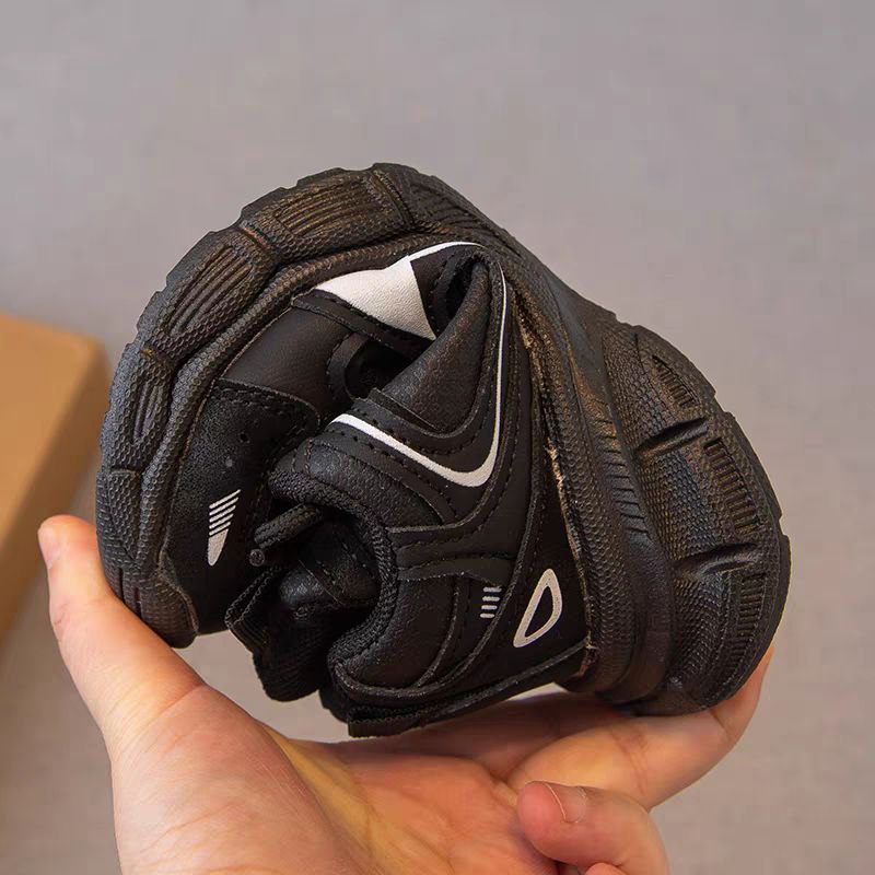 Zapatillas deportivas para niños con diseño moderno en España