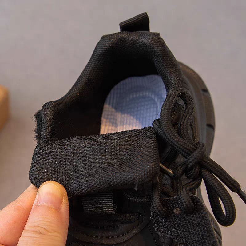 Zapatillas deportivas para niños con diseño moderno en España