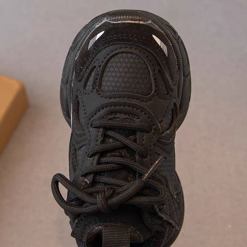 Zapatillas deportivas para niños con diseño moderno en España