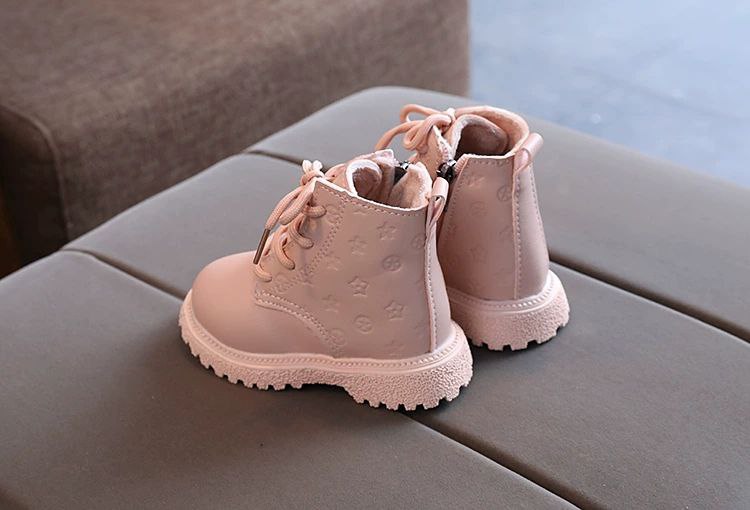 Bota de invierno cálida y rosa, ideal para el invierno