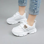 Zapato deportivo blanco para niños en España