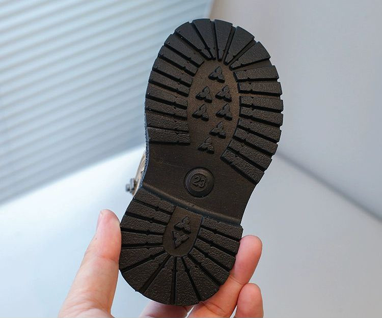 Zapato de invierno con estampado de piel de leopardo en España